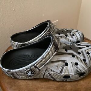 Women’s crocs size 8